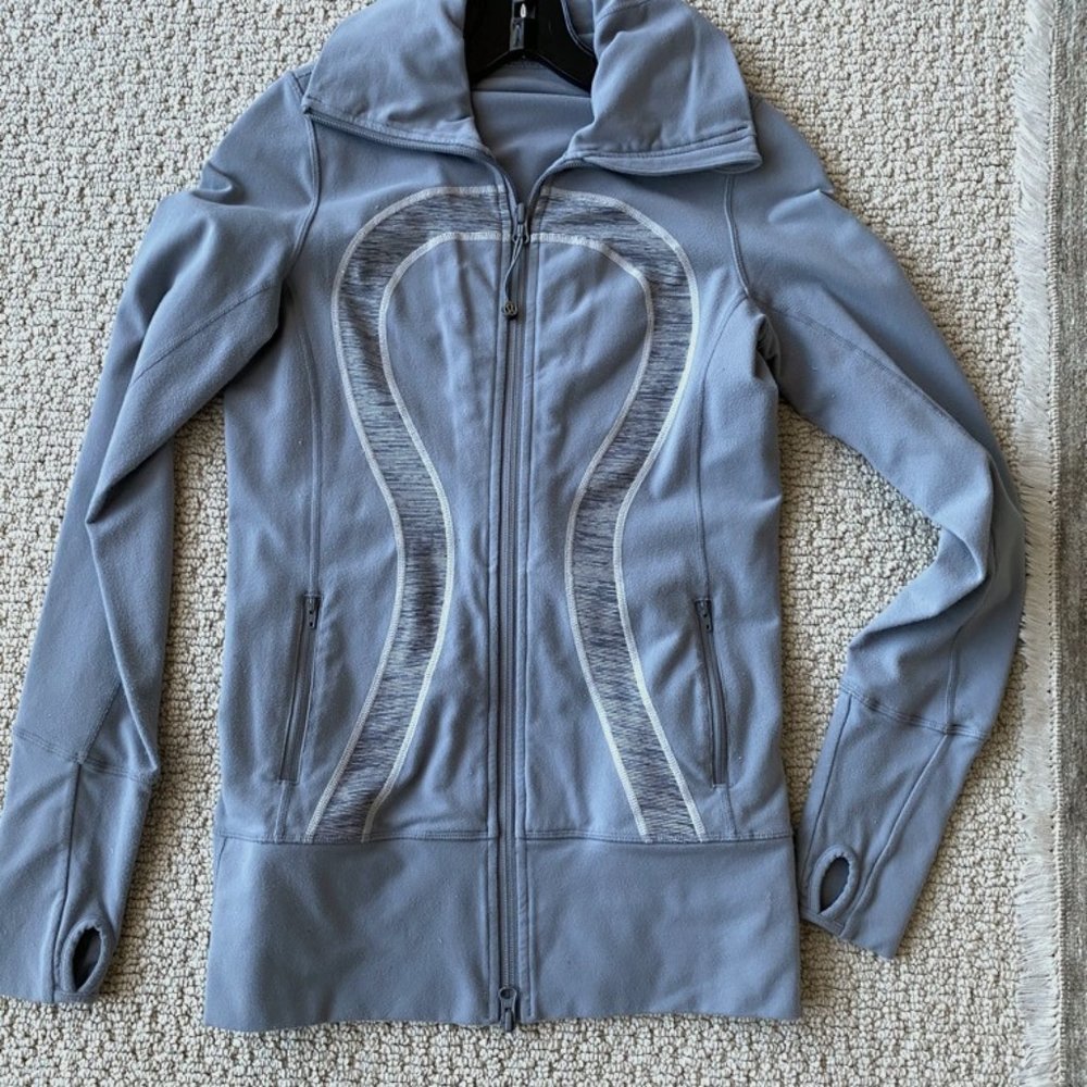 LULULEMON - zip up jacket